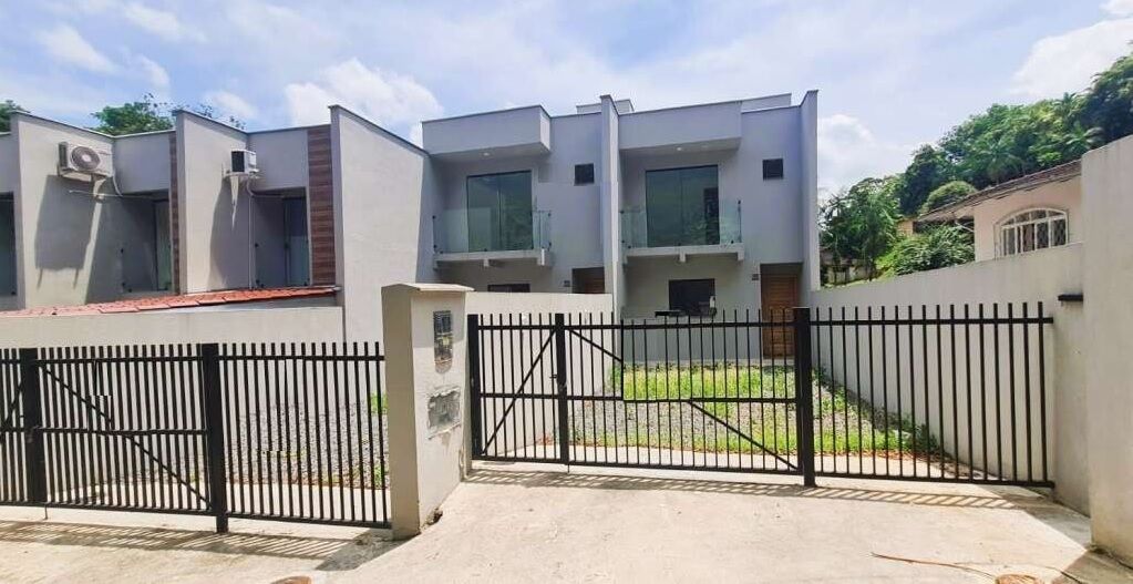 Sobrado à venda com 3 quartos, 84m² - Foto 1