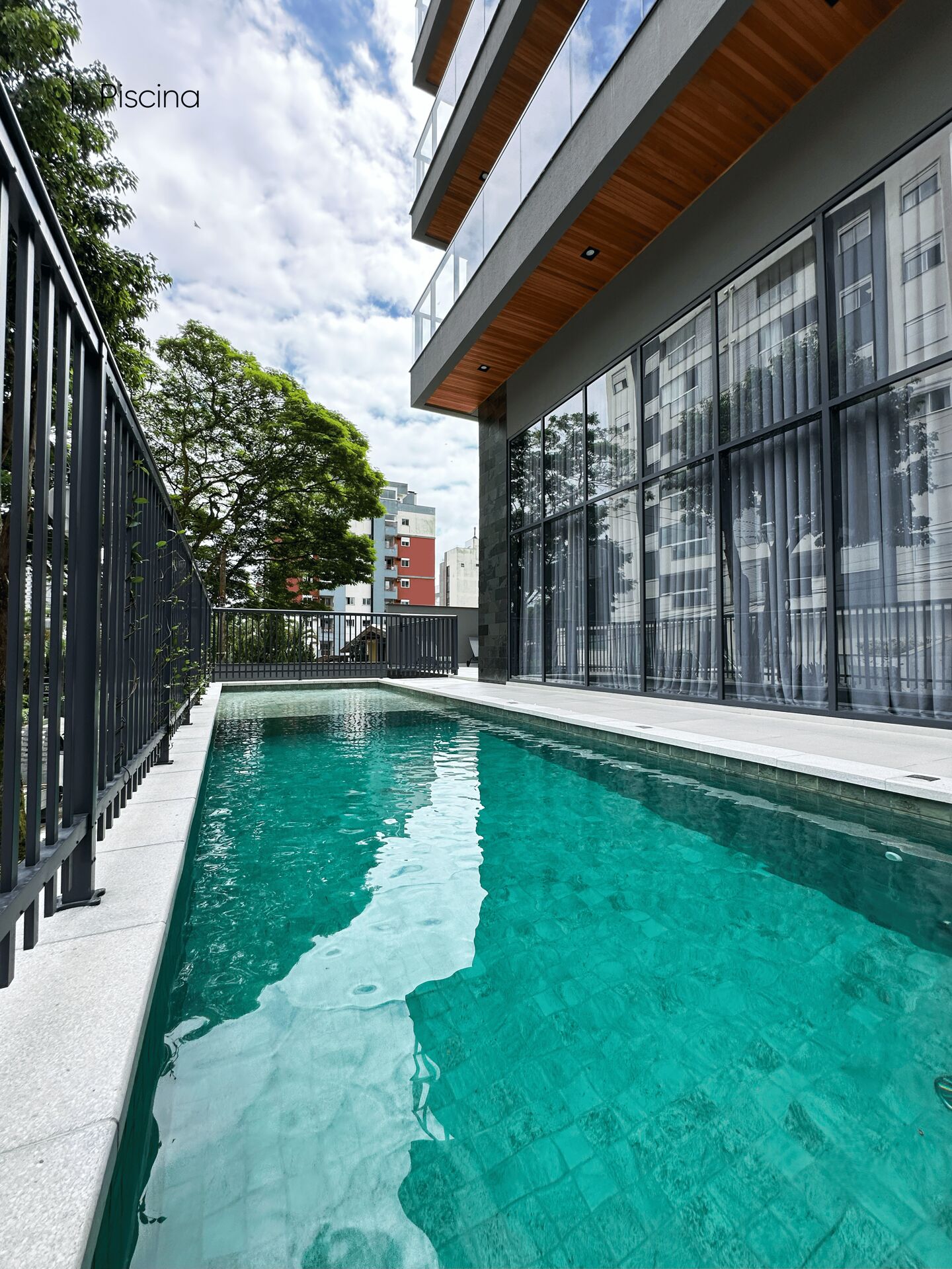 Apartamento à venda com 3 quartos, 126m² - Foto 2