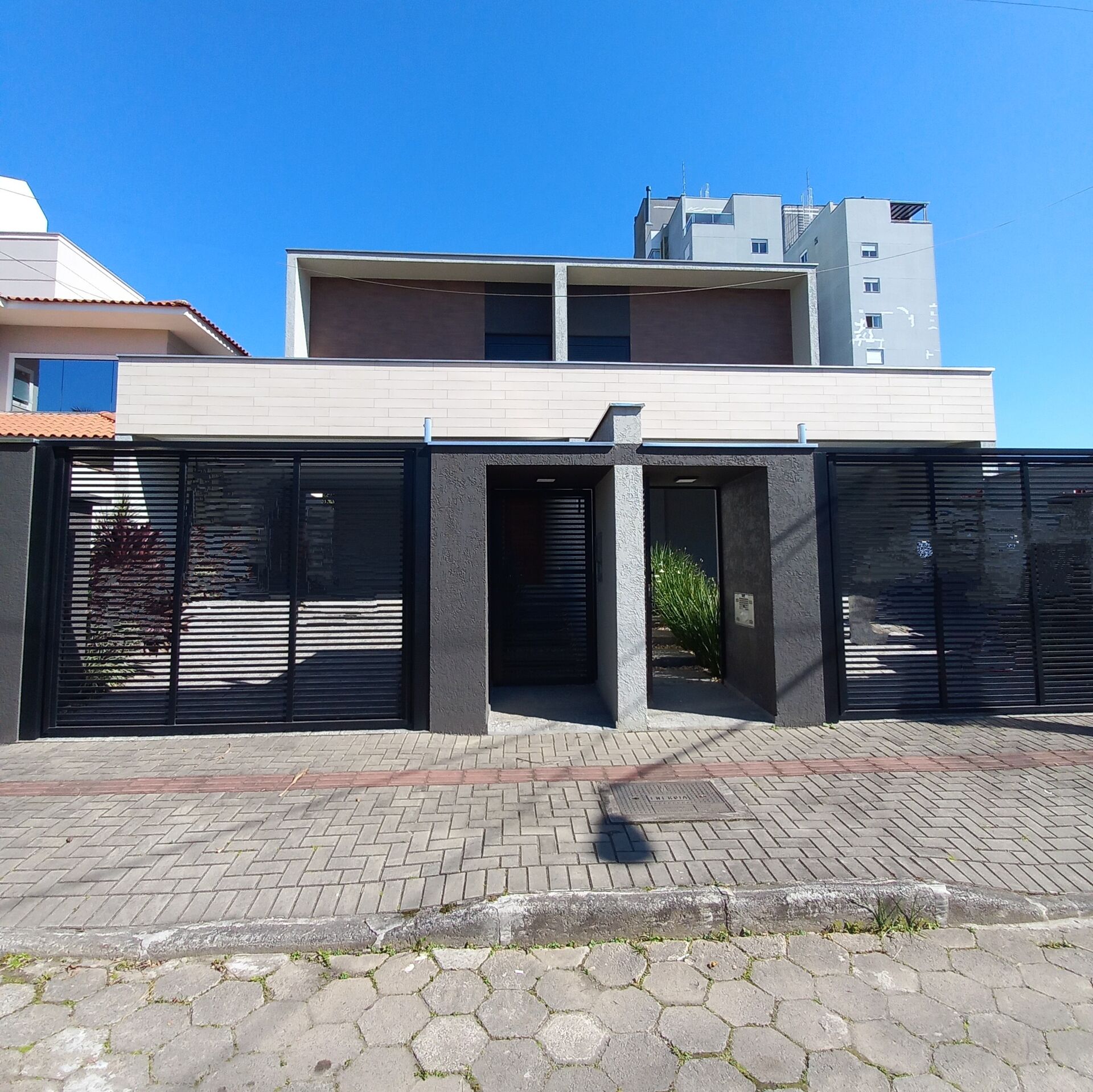 Sobrado à venda com 4 quartos, 197m² - Foto 1