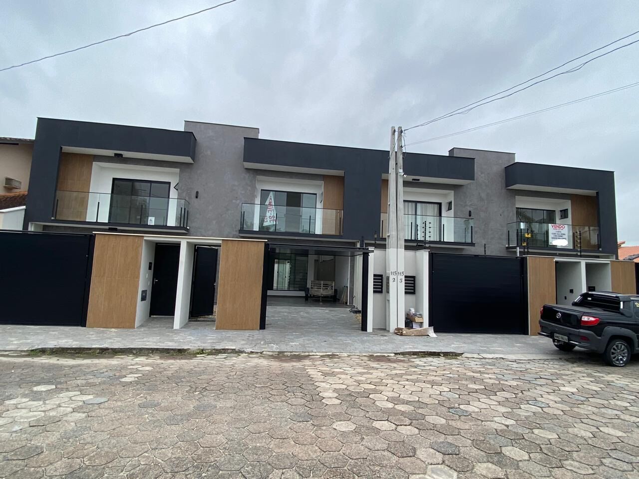 Sobrado à venda com 3 quartos, 217m² - Foto 1