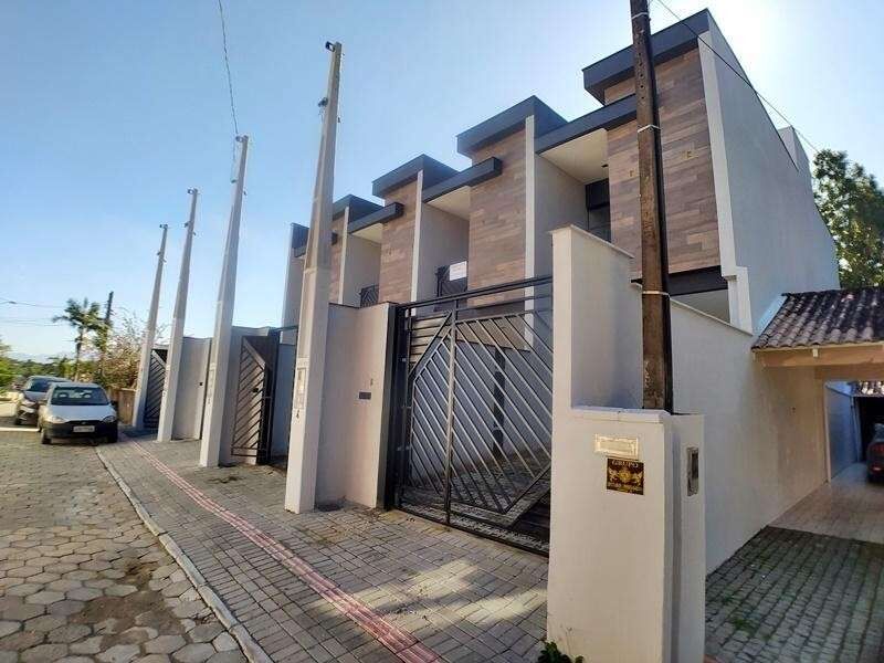 Sobrado à venda com 2 quartos, 100m² - Foto 2