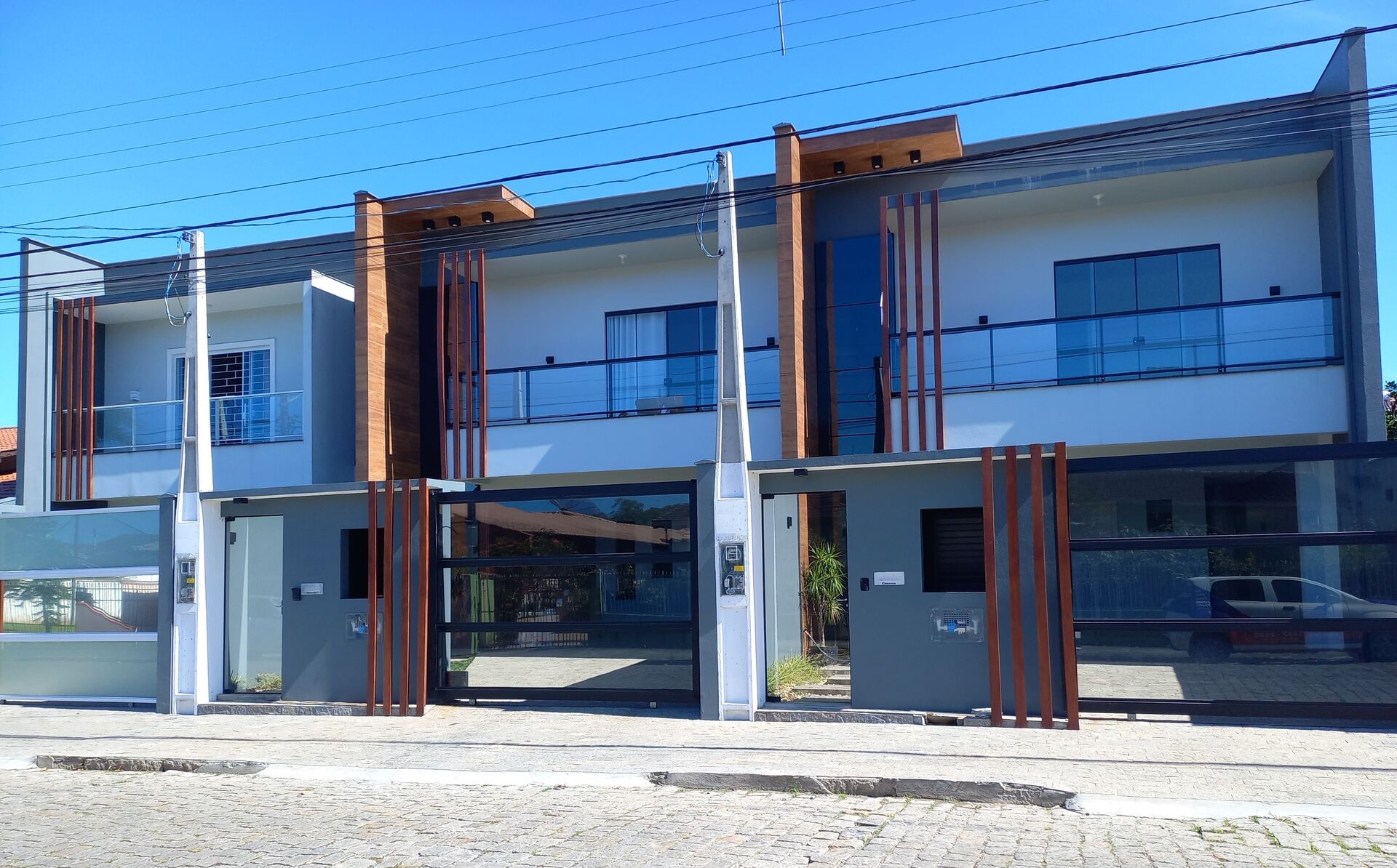 Sobrado à venda com 3 quartos, 198m² - Foto 1