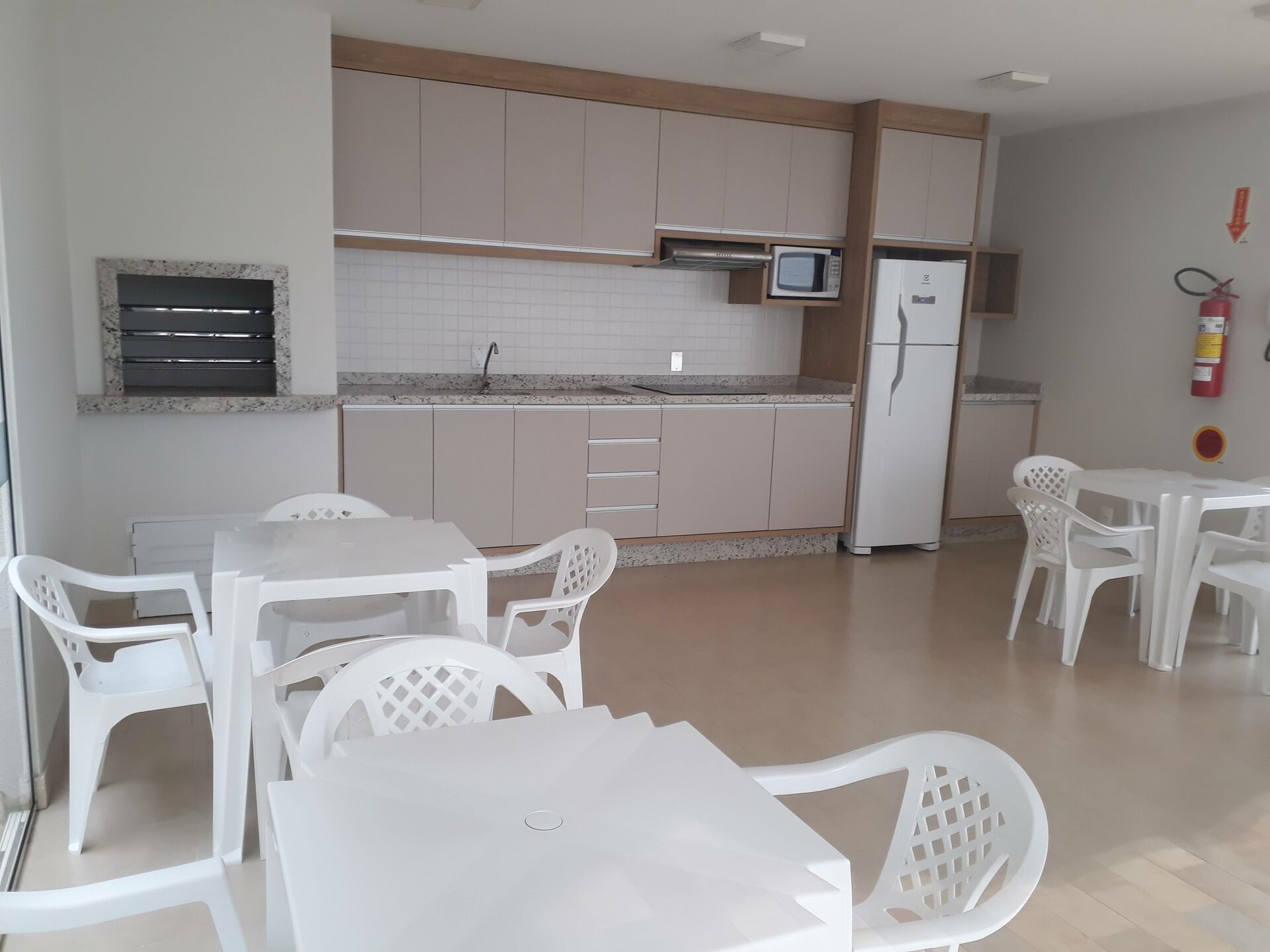 Apartamento à venda com 2 quartos, 66m² - Foto 4