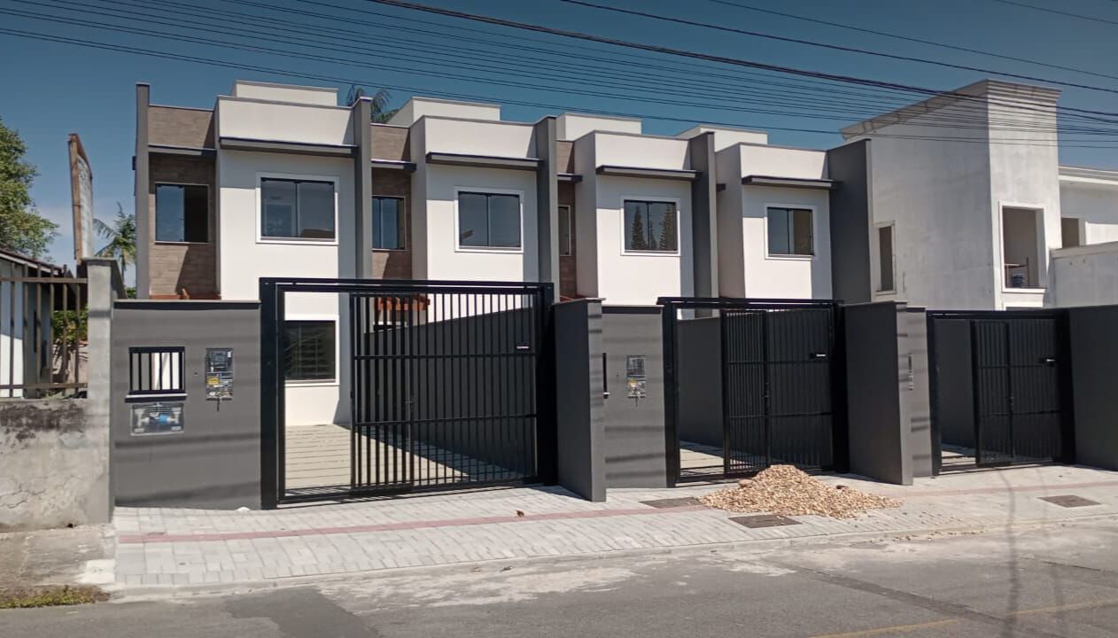 Sobrado à venda com 3 quartos, 101m² - Foto 1