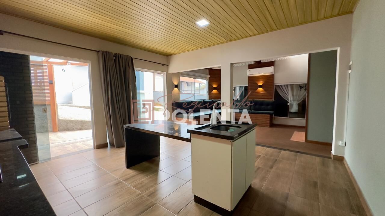 Casa para alugar com 3 quartos, 225m² - Foto 11