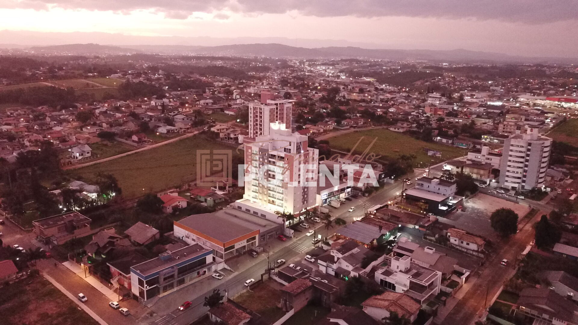 Apartamento à venda com 2 quartos, 69m² - Foto 2