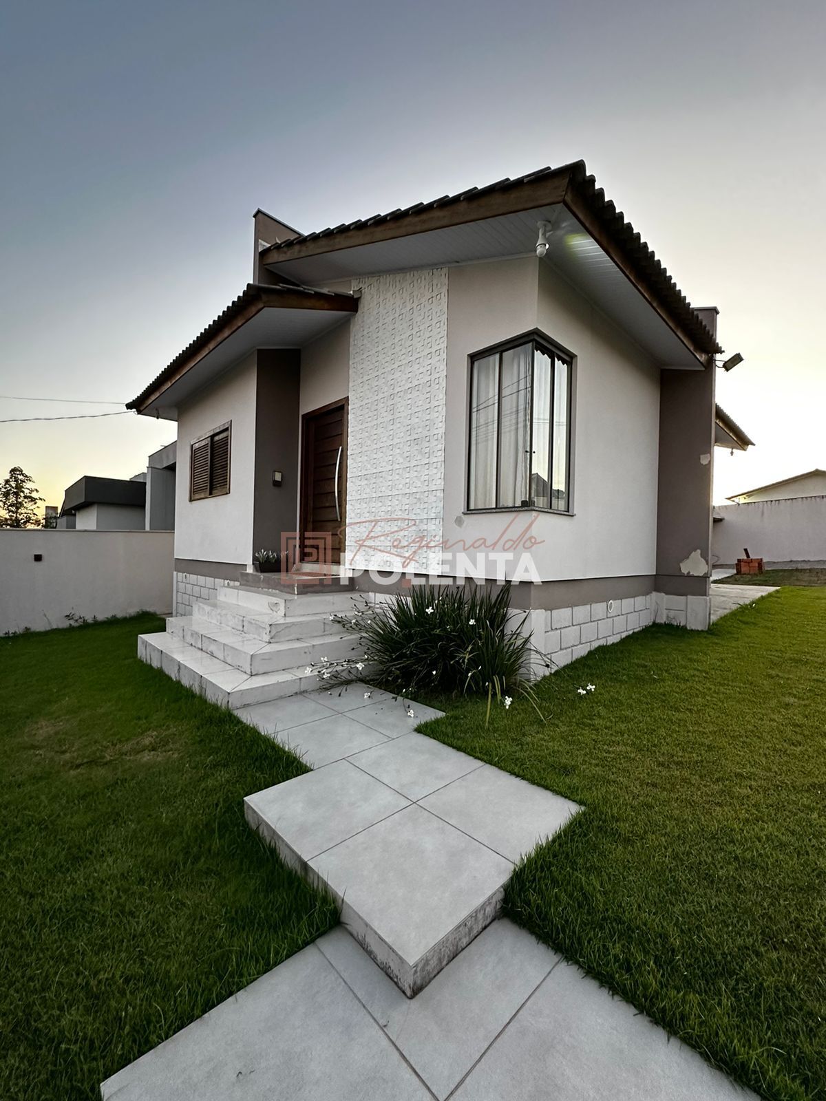 Casa à venda com 2 quartos, 69m² - Foto 2