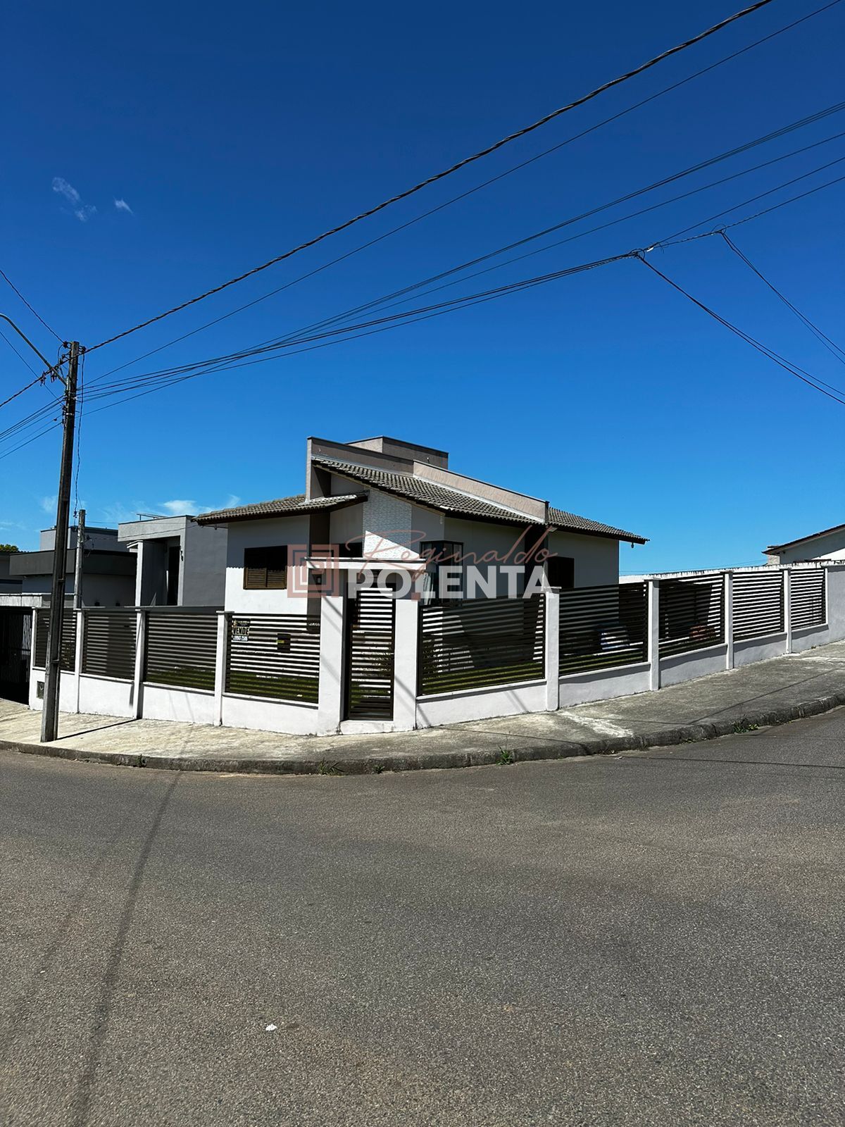 Casa à venda com 2 quartos, 69m² - Foto 1