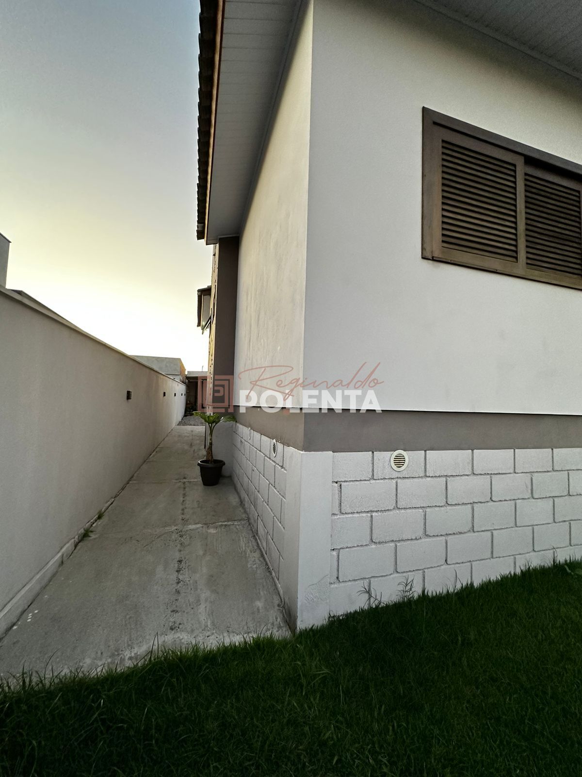 Casa à venda com 2 quartos, 69m² - Foto 4