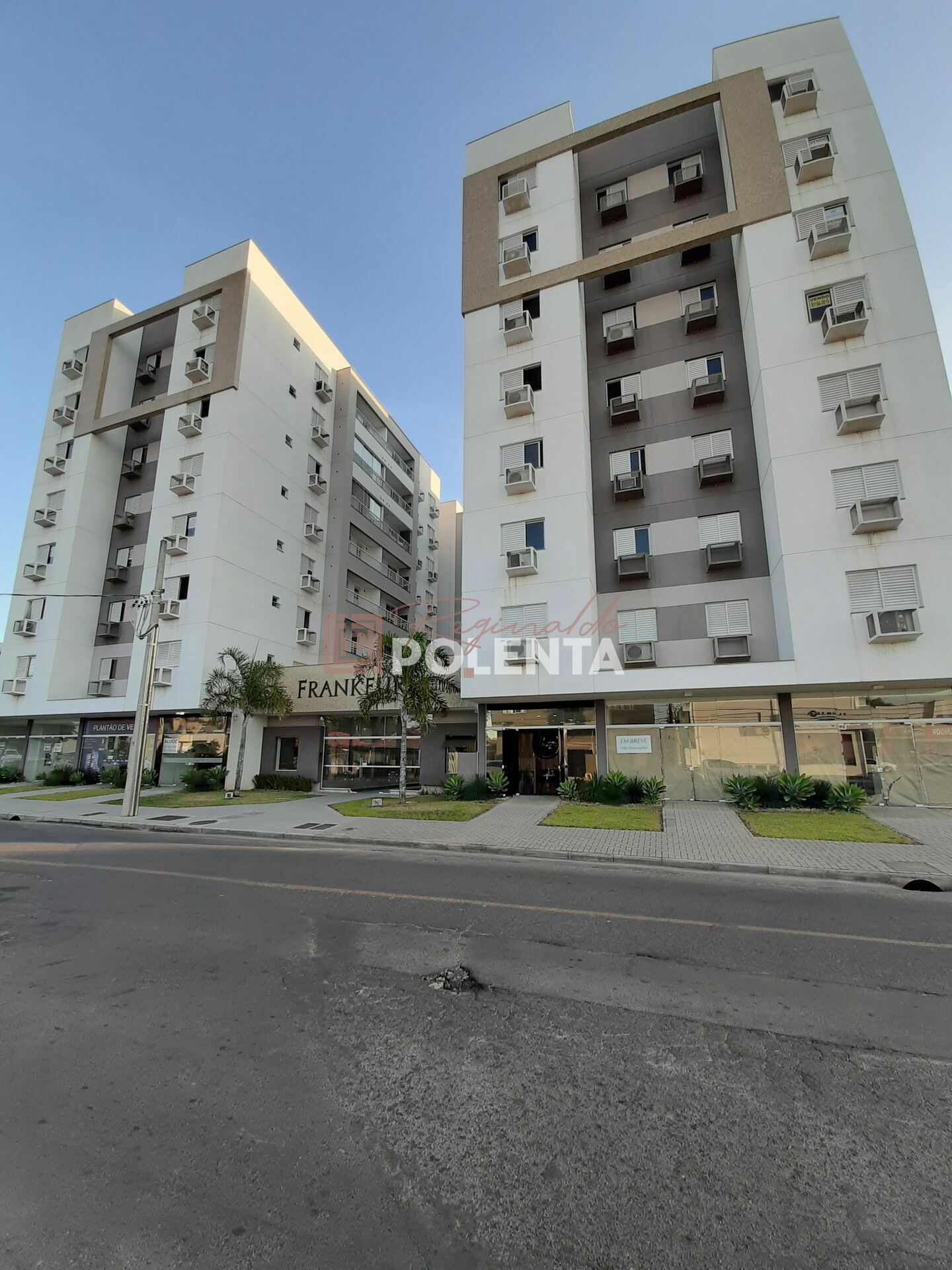 Apartamento à venda com 3 quartos, 74m² - Foto 2