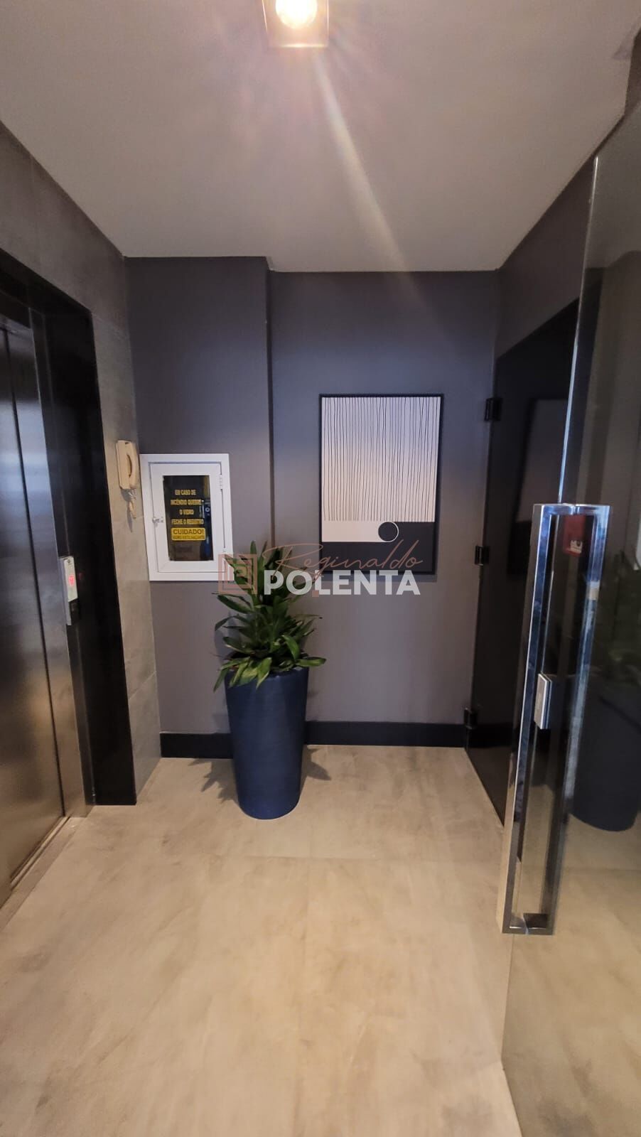 Apartamento à venda com 2 quartos, 74m² - Foto 2