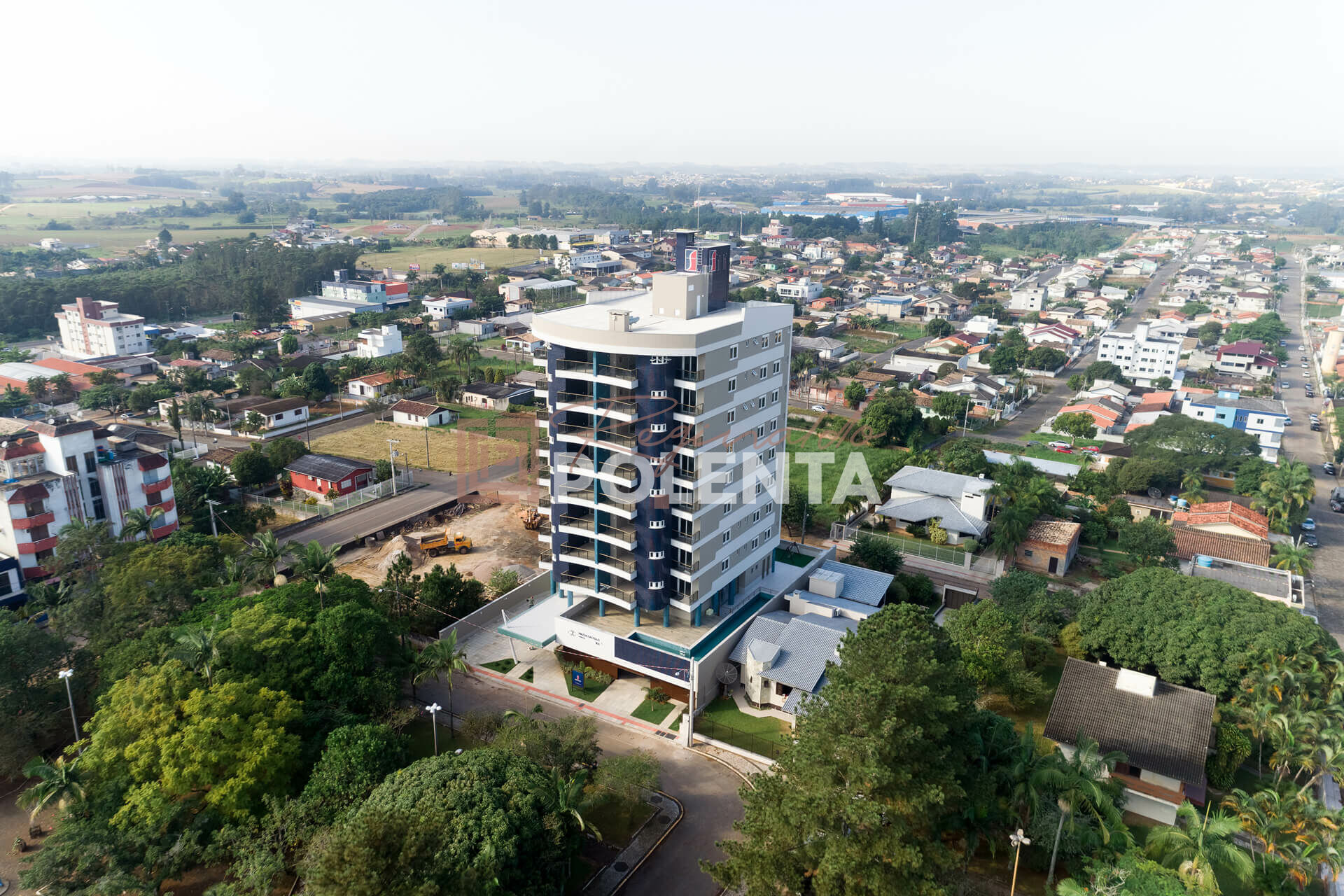 Apartamento à venda com 3 quartos, 172m² - Foto 2