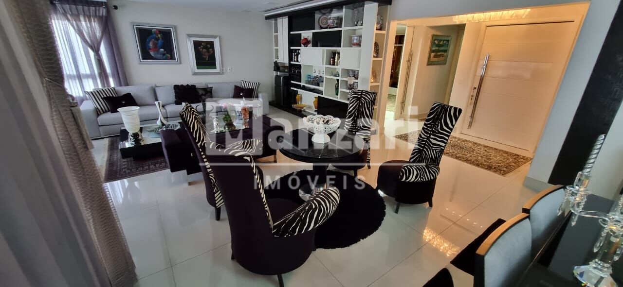 Apartamento à venda com 2 quartos, 234m² - Foto 1