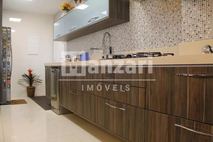 Apartamento à venda com 3 quartos, 125m² - Foto 9