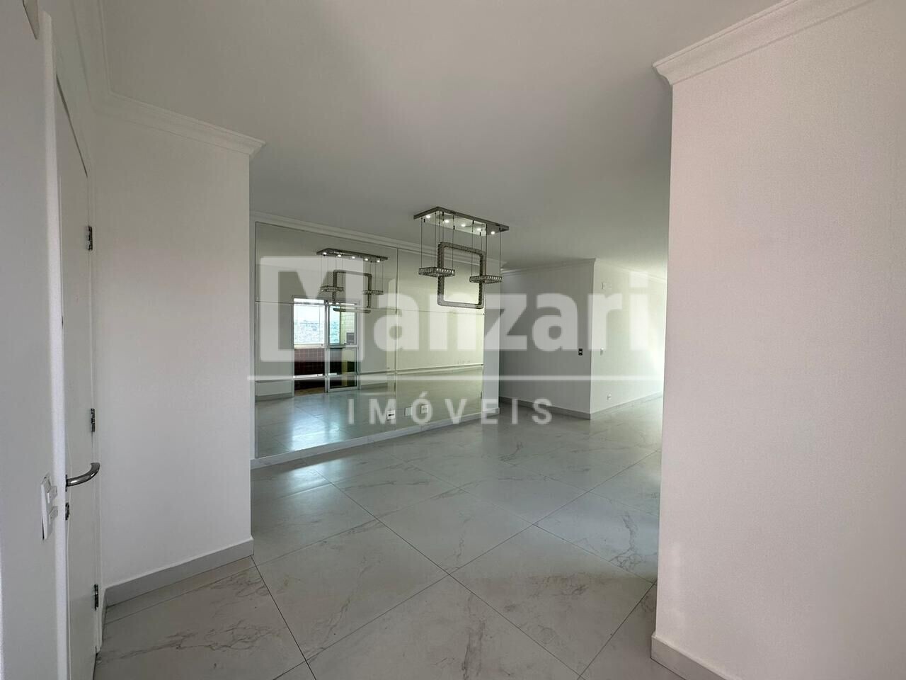 Apartamento à venda com 3 quartos, 177m² - Foto 2