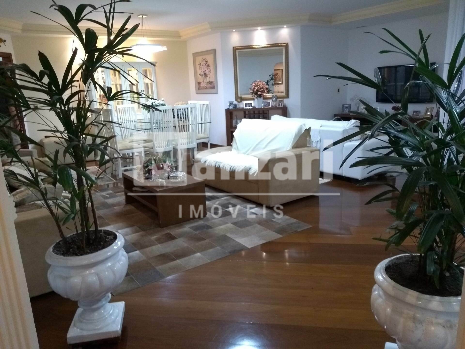 Apartamento à venda com 3 quartos, 207m² - Foto 1