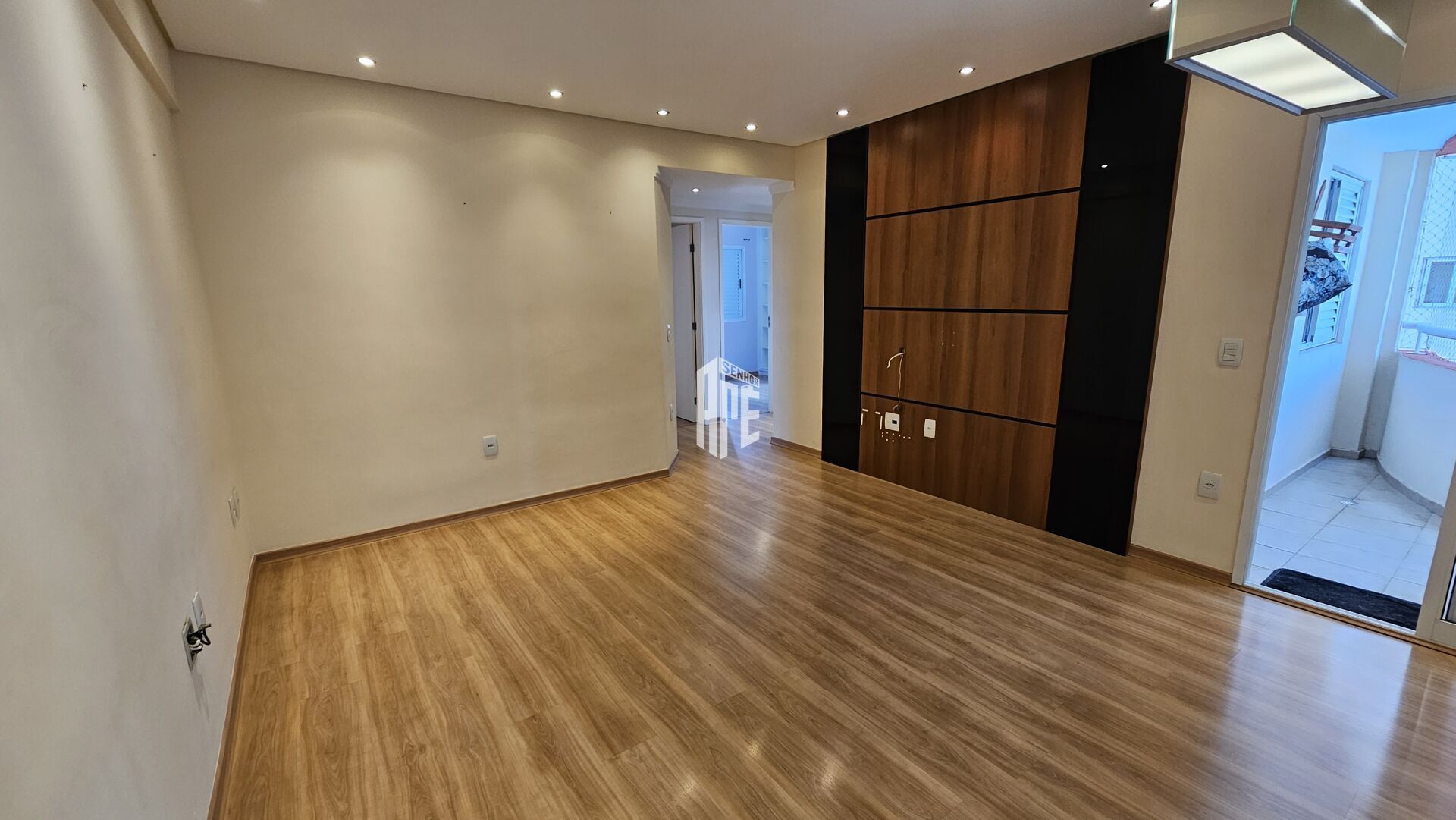 Apartamento à venda com 3 quartos, 87m² - Foto 2