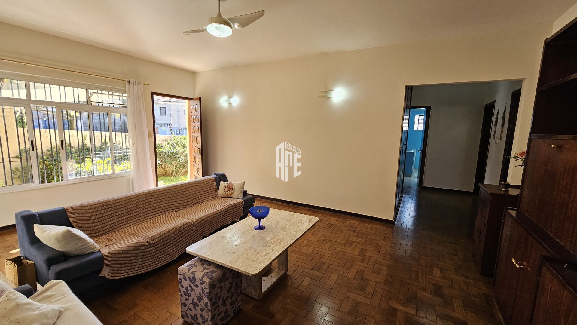 Casa à venda com 4 quartos, 193m² - Foto 1