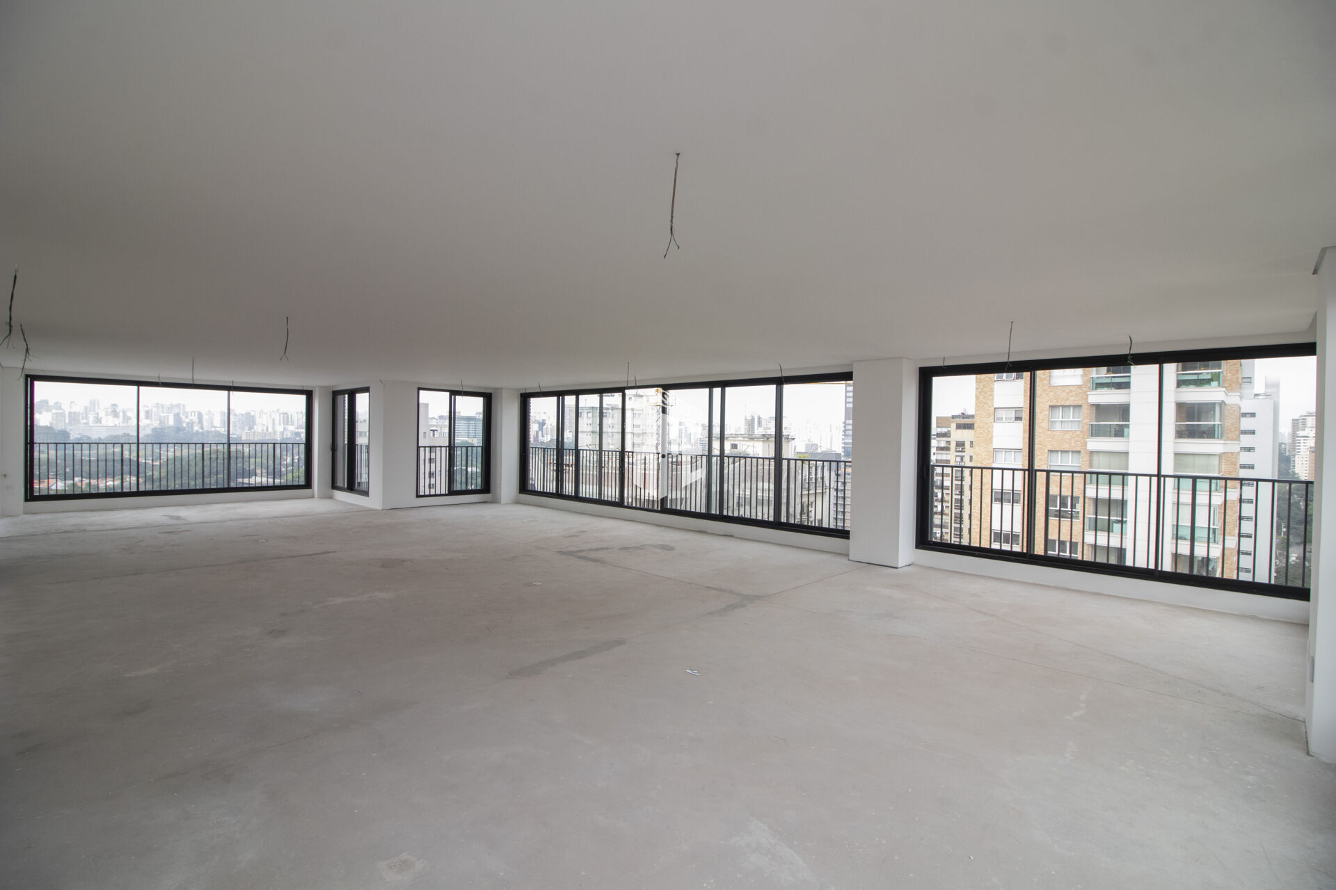 Apartamento à venda com 4 quartos, 375m² - Foto 2