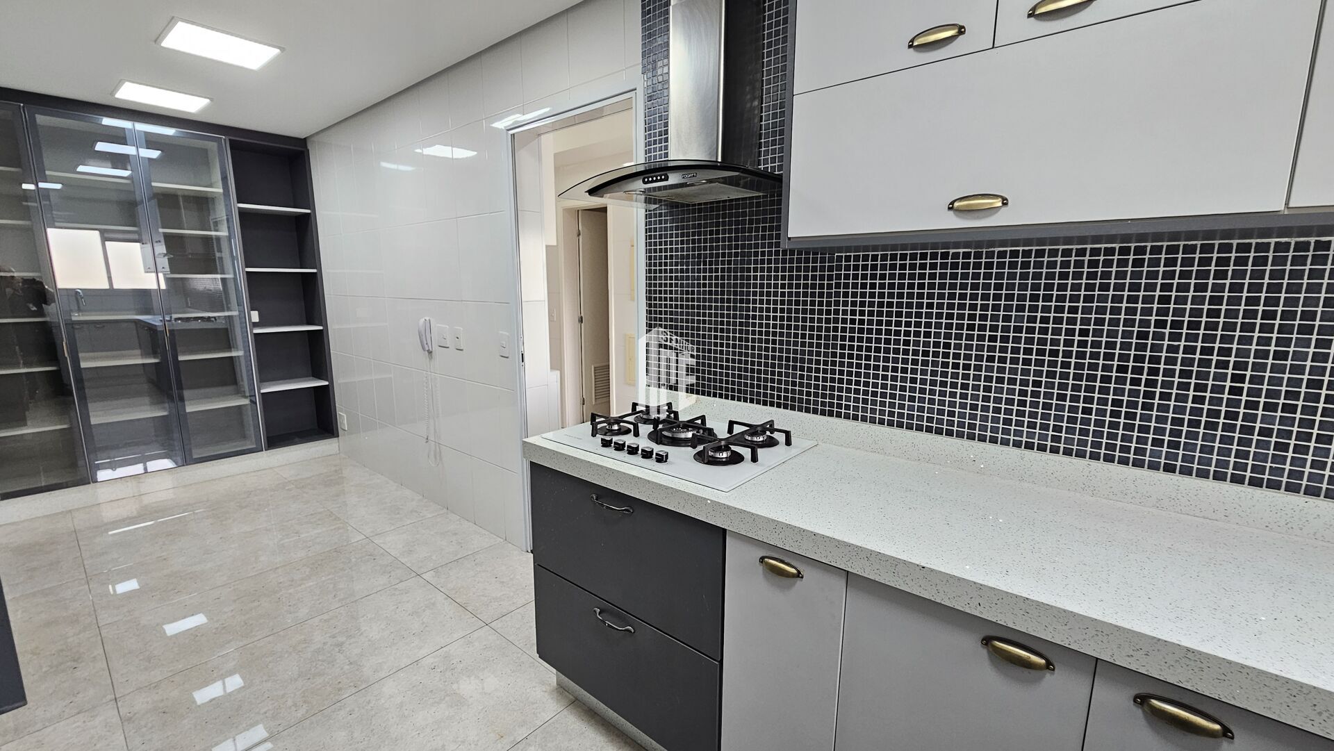 Apartamento à venda com 3 quartos, 172m² - Foto 1