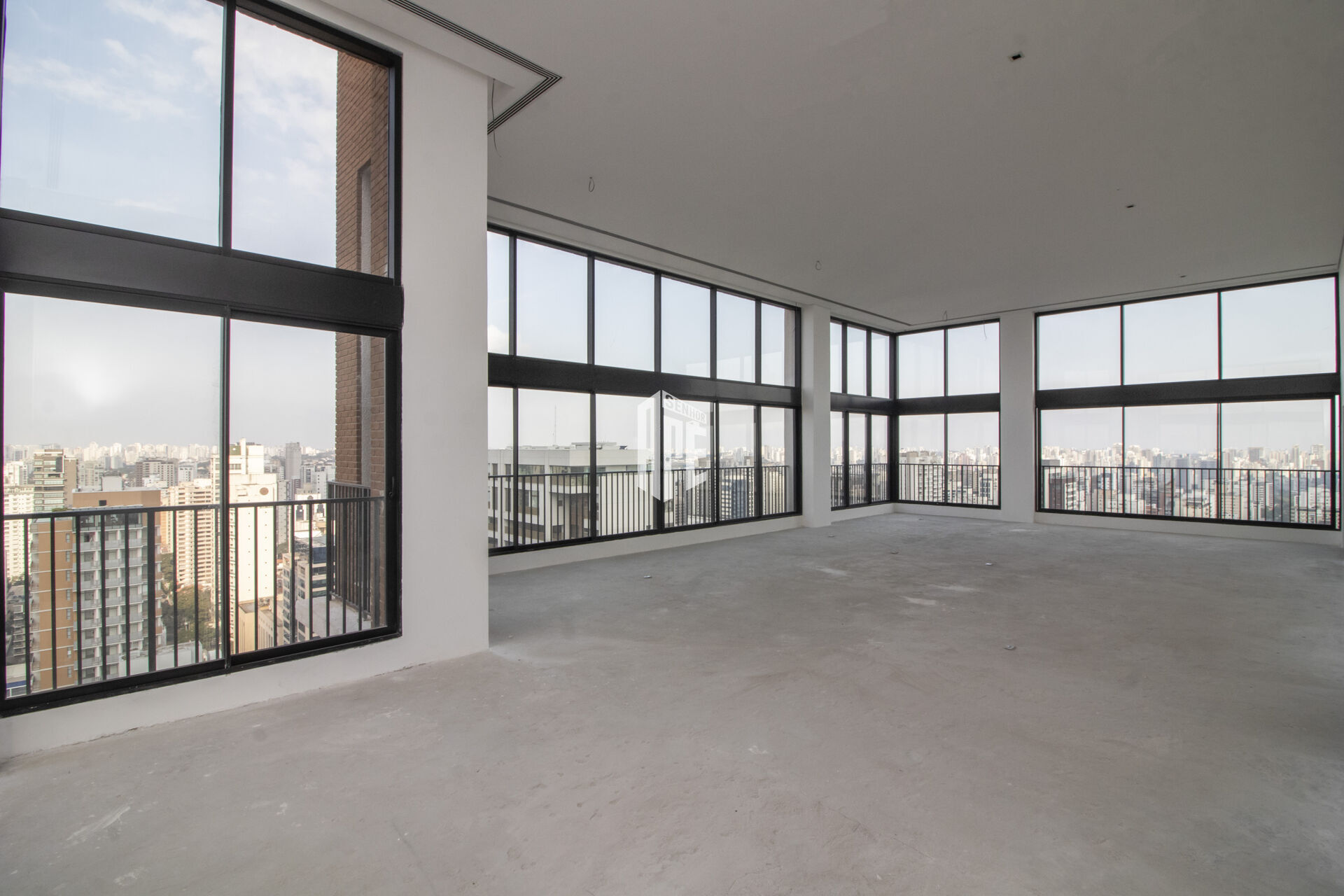 Apartamento à venda com 4 quartos, 688m² - Foto 1