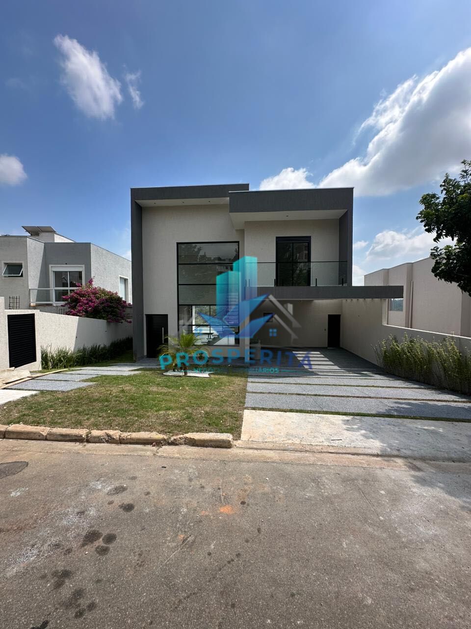 Casa à venda com 3 quartos, 254m² - Foto 2