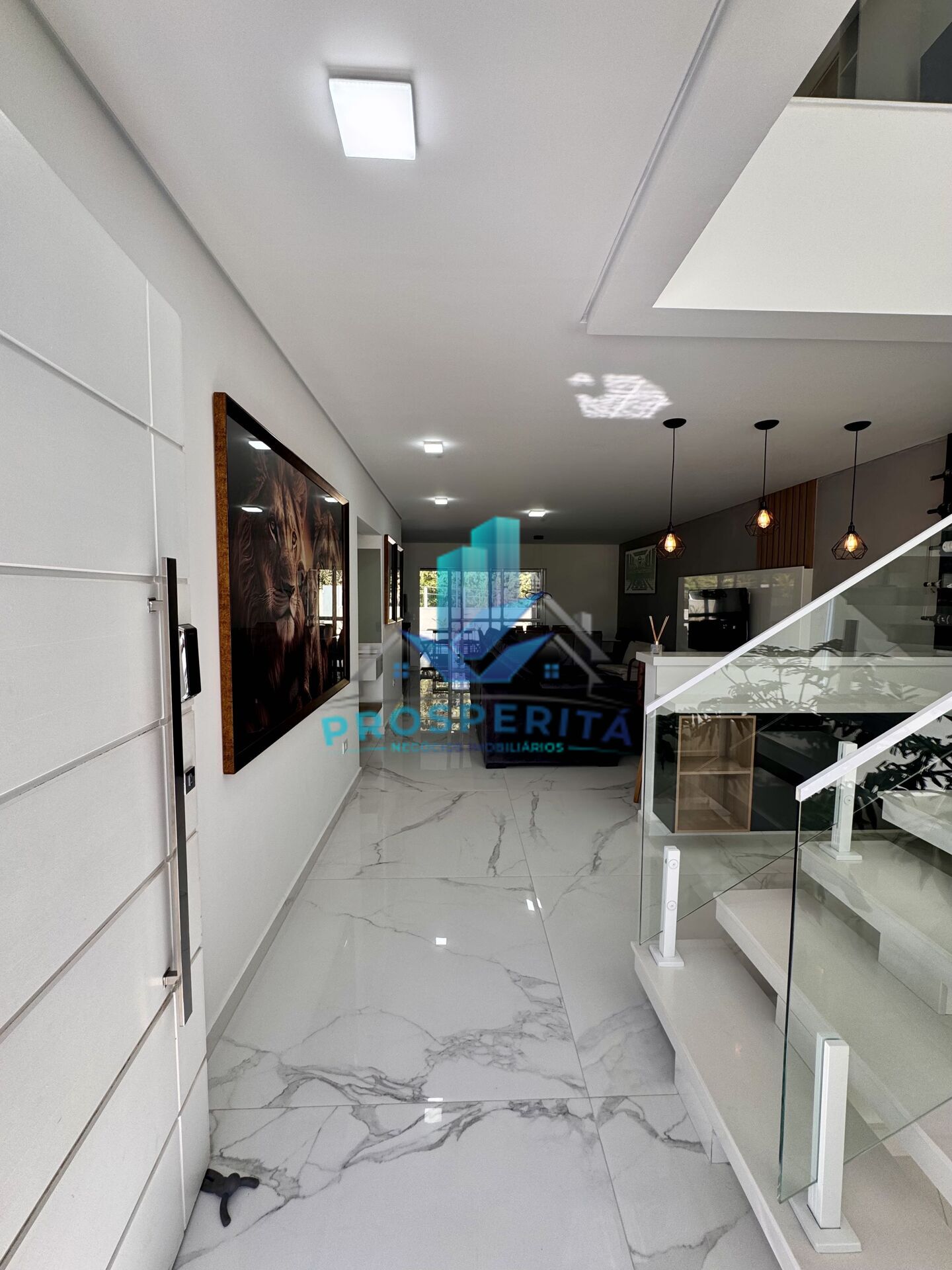 Casa à venda com 3 quartos, 256m² - Foto 2