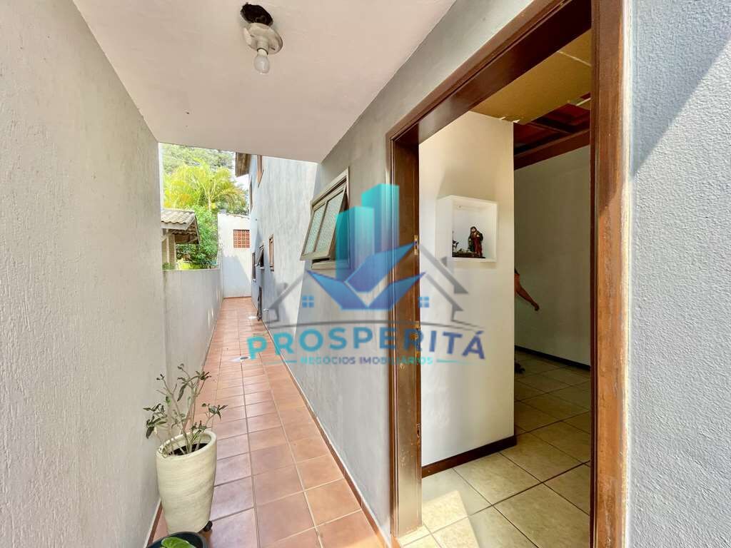 Casa à venda com 4 quartos, 350m² - Foto 14