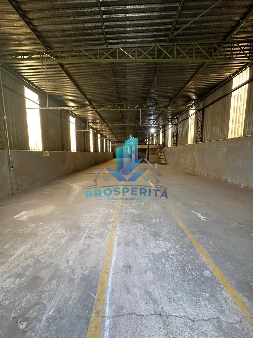 Depósito-Galpão-Armazém para alugar, 1600m² - Foto 21