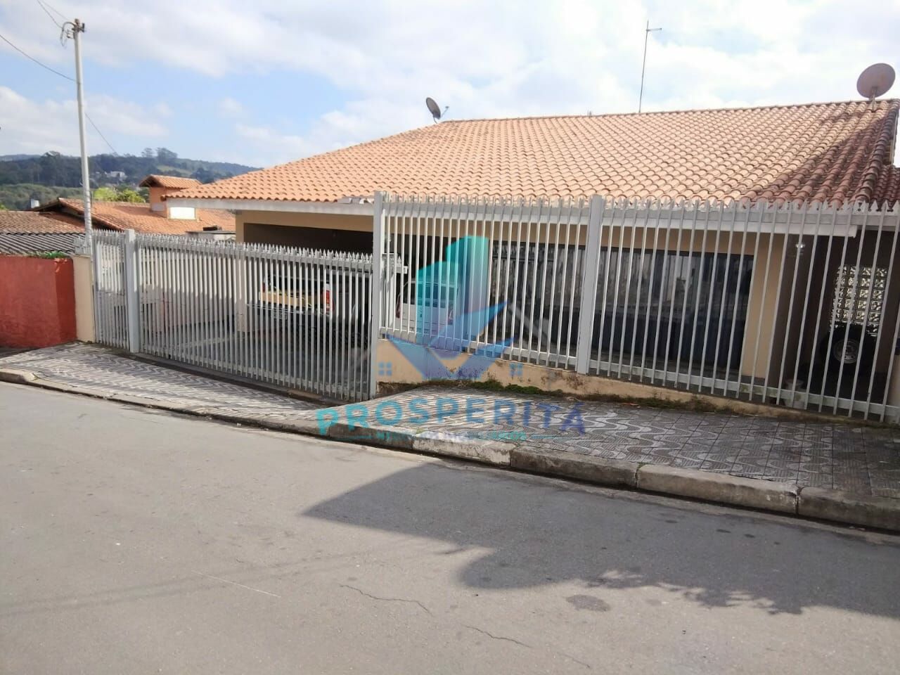 Sobrado à venda com 3 quartos, 307m² - Foto 1