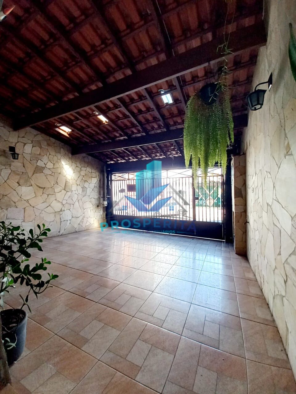 Casa à venda com 2 quartos, 250m² - Foto 4