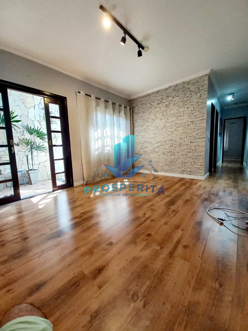 Casa à venda com 2 quartos, 250m² - Foto 8