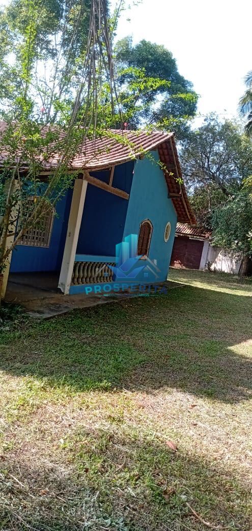 Chácara, 3 quartos, 2220 m² - Foto 1