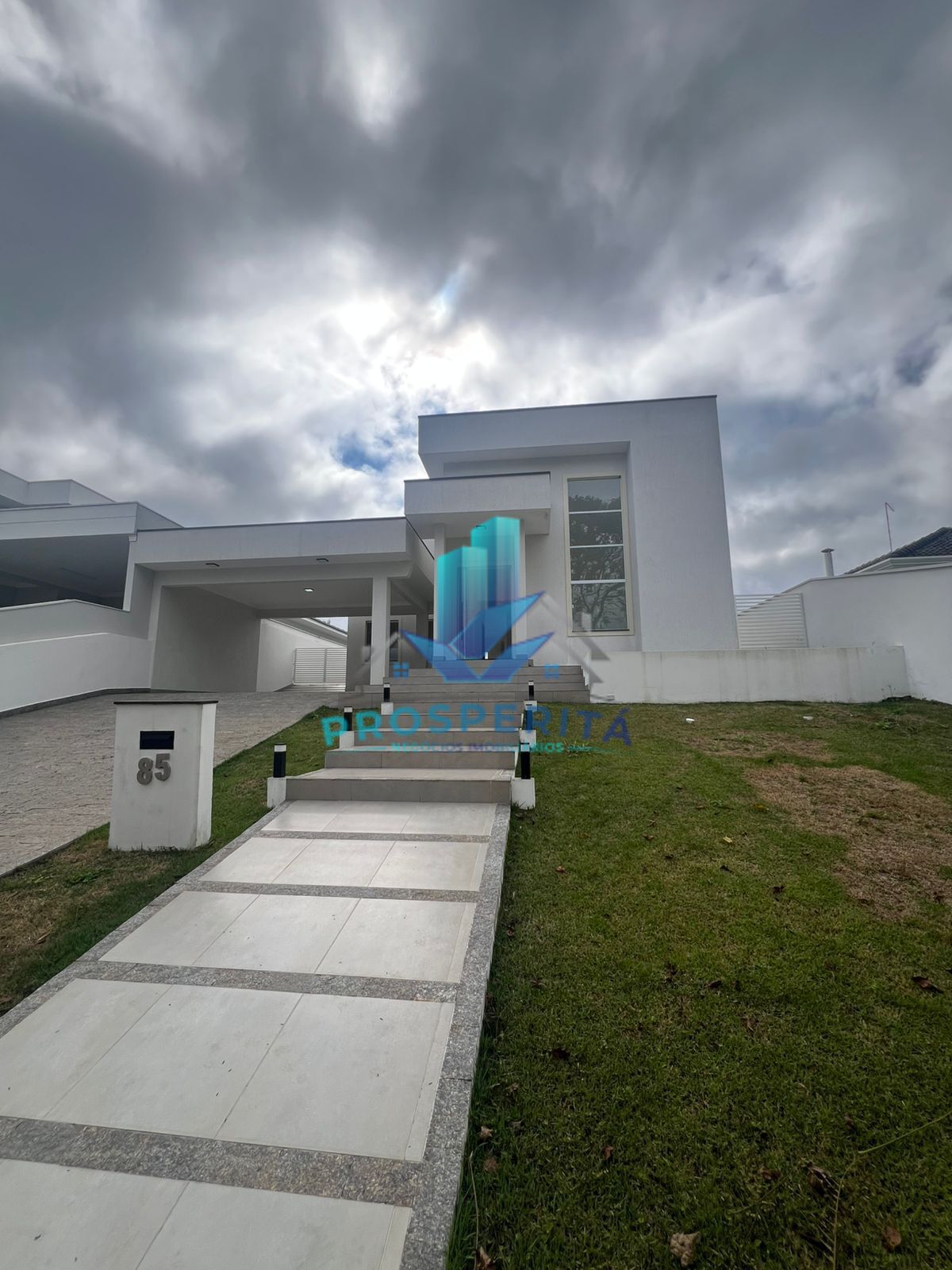 Casa para alugar com 3 quartos, 188m² - Foto 1