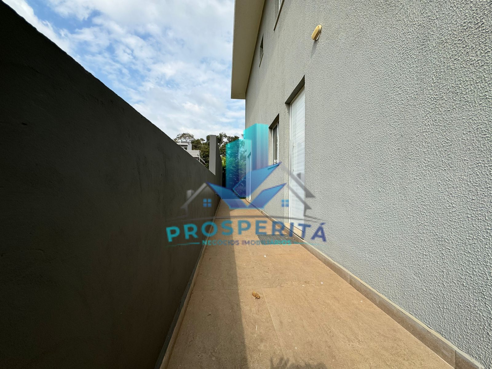 Casa à venda com 3 quartos, 126m² - Foto 2