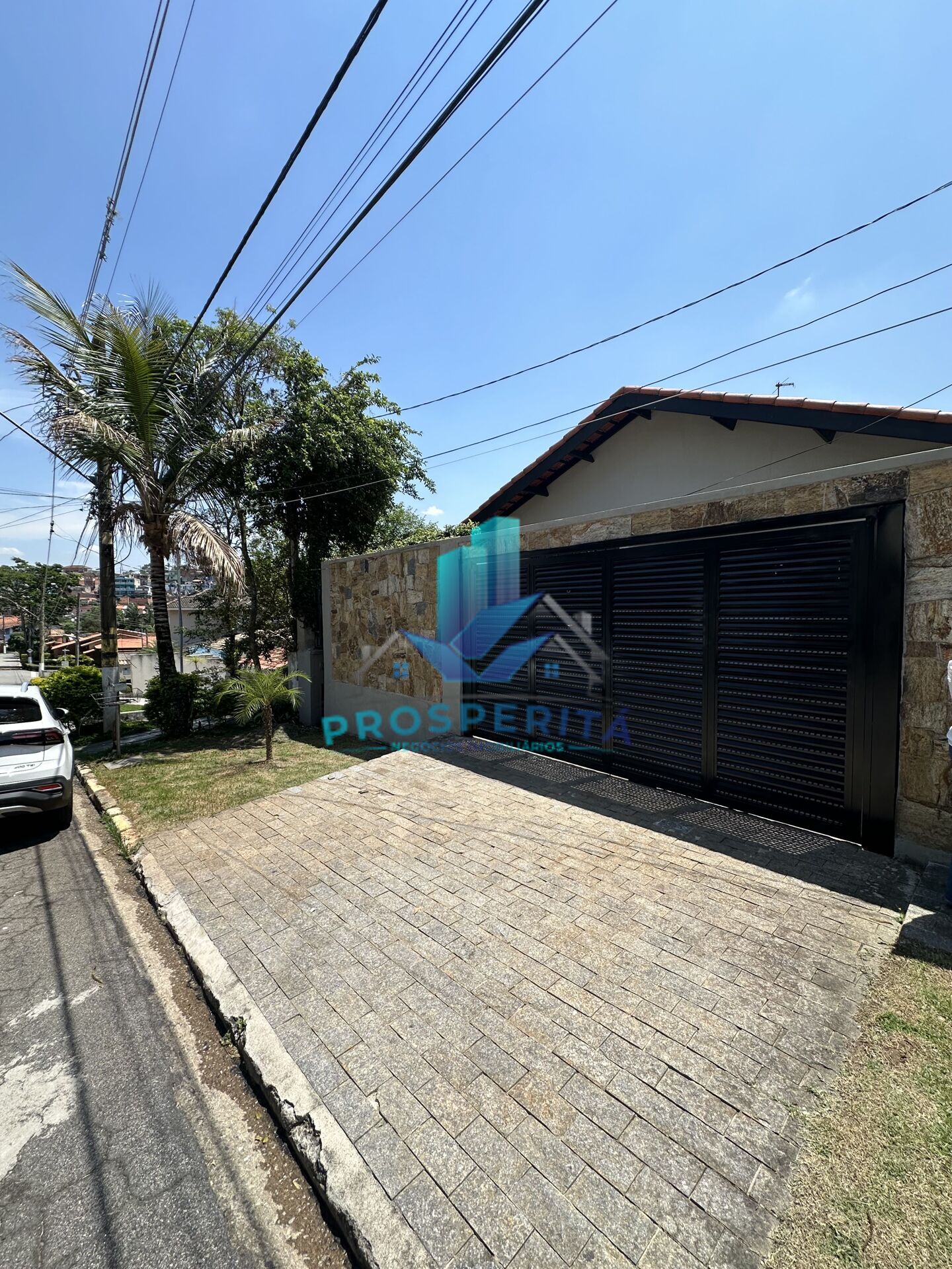 Casa à venda com 3 quartos, 200m² - Foto 1