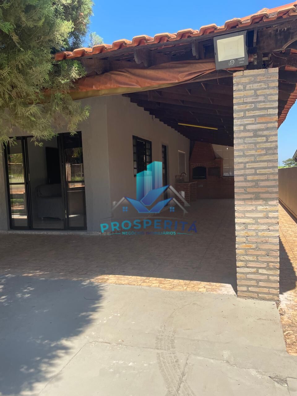 Casa à venda com 2 quartos, 155m² - Foto 1