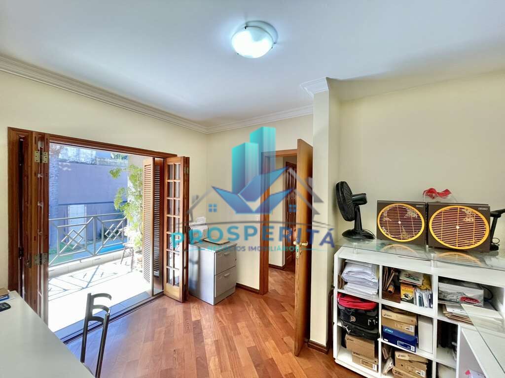 Casa à venda com 3 quartos, 318m² - Foto 18