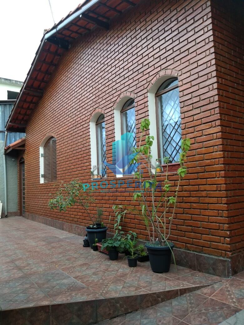 Casa à venda com 2 quartos, 130m² - Foto 1