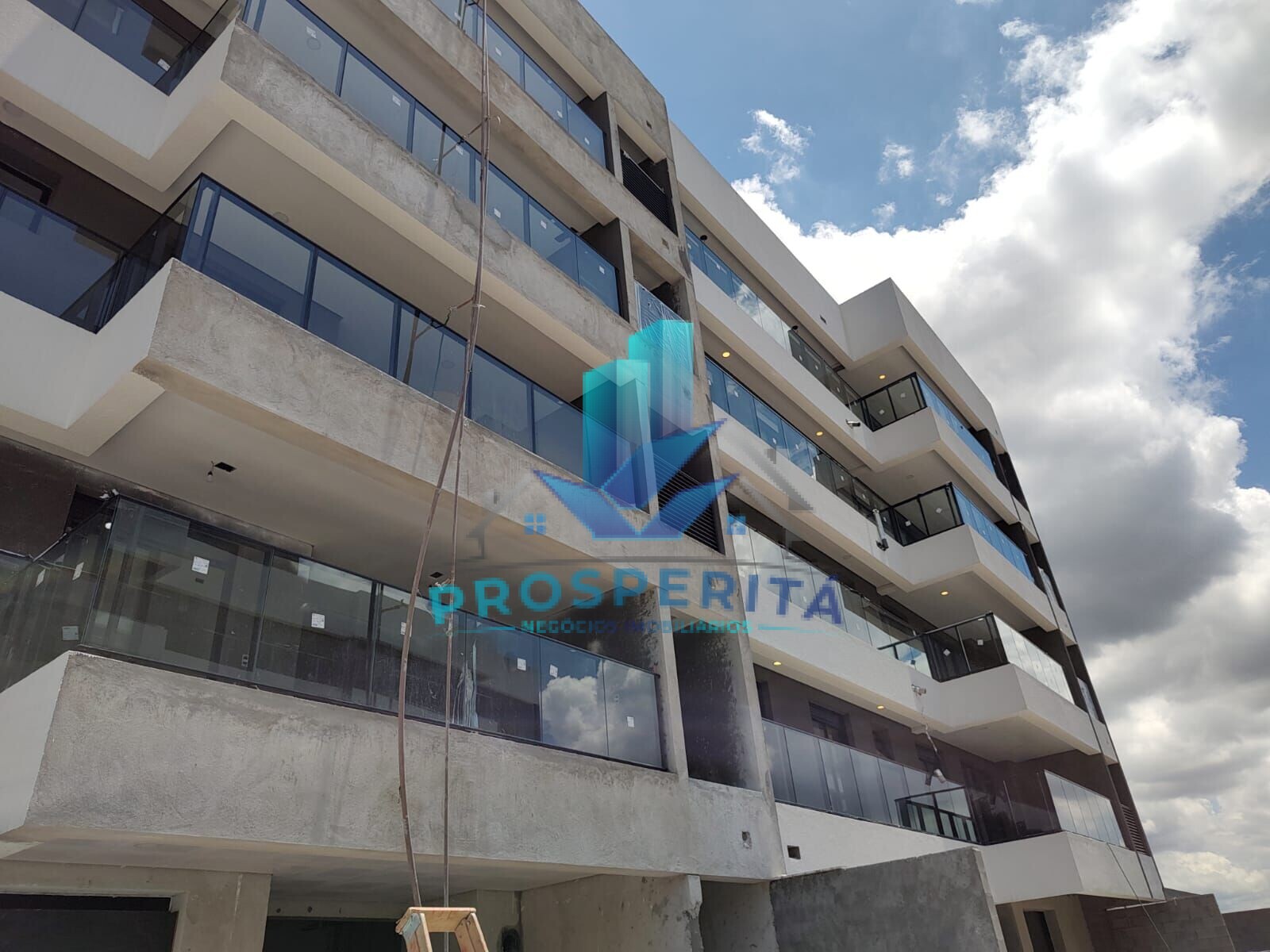 Apartamento à venda com 3 quartos, 106m² - Foto 1