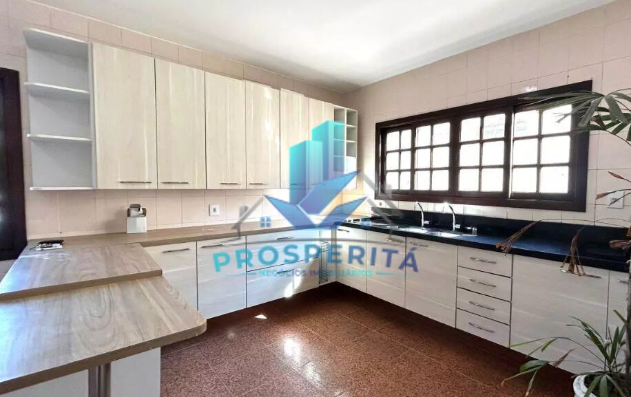 Casa para alugar com 3 quartos, 235m² - Foto 10