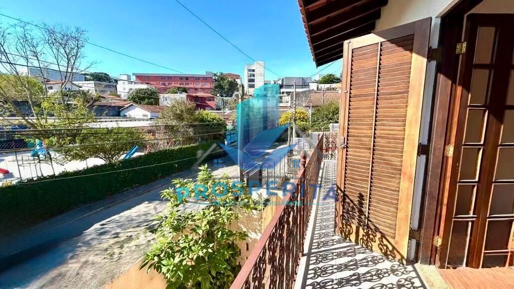 Casa para alugar com 3 quartos, 235m² - Foto 3