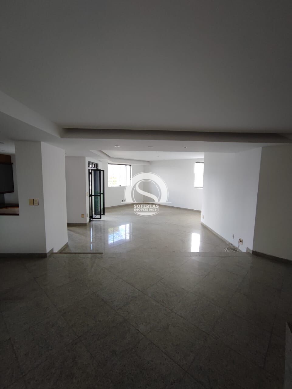 Apartamento à venda com 3 quartos, 220m² - Foto 3