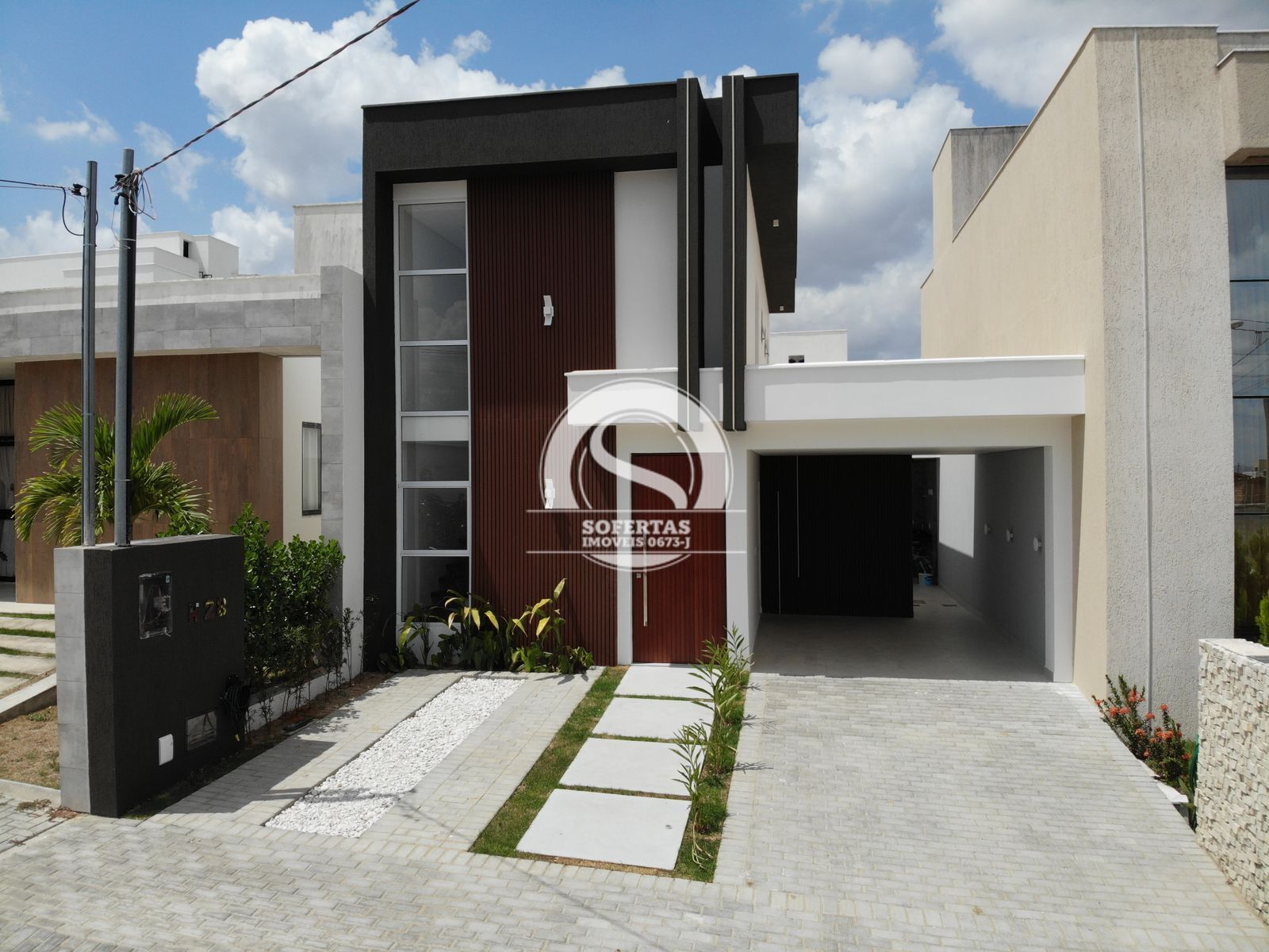 Casa à venda com 3 quartos, 132m² - Foto 1