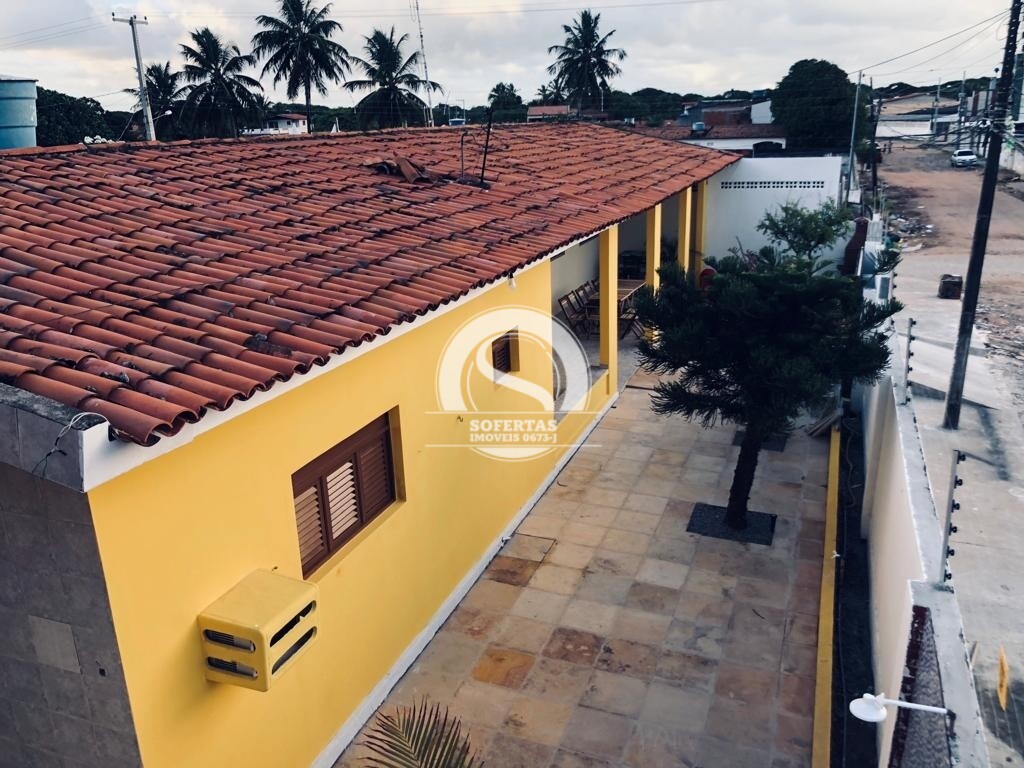 Casa à venda com 5 quartos, 200m² - Foto 2