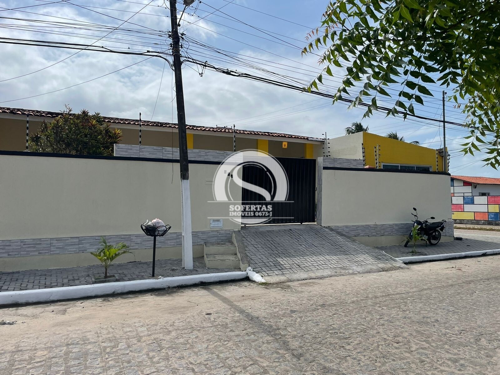 Casa à venda com 5 quartos, 200m² - Foto 1