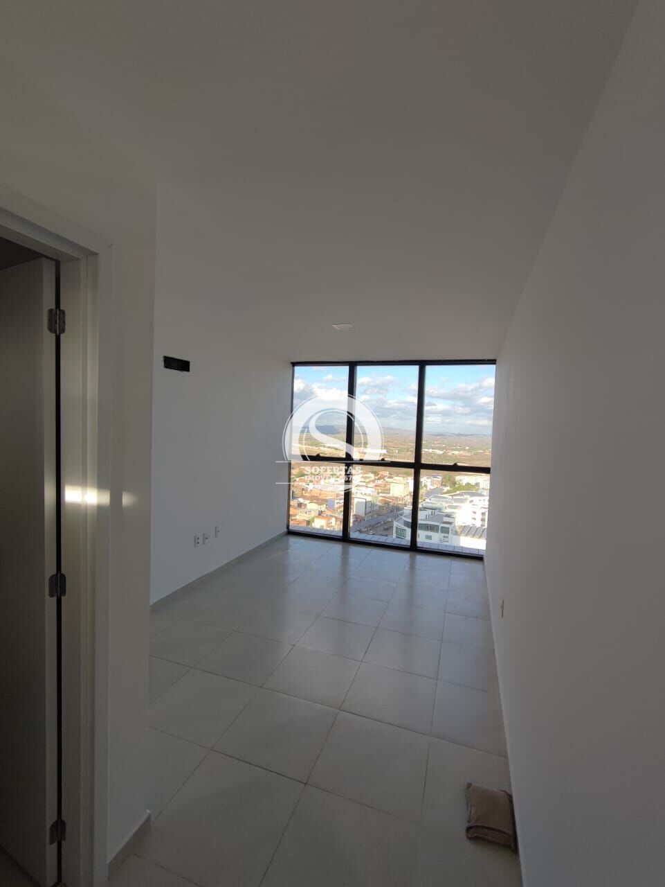 Apartamento à venda com 2 quartos, 64m² - Foto 4