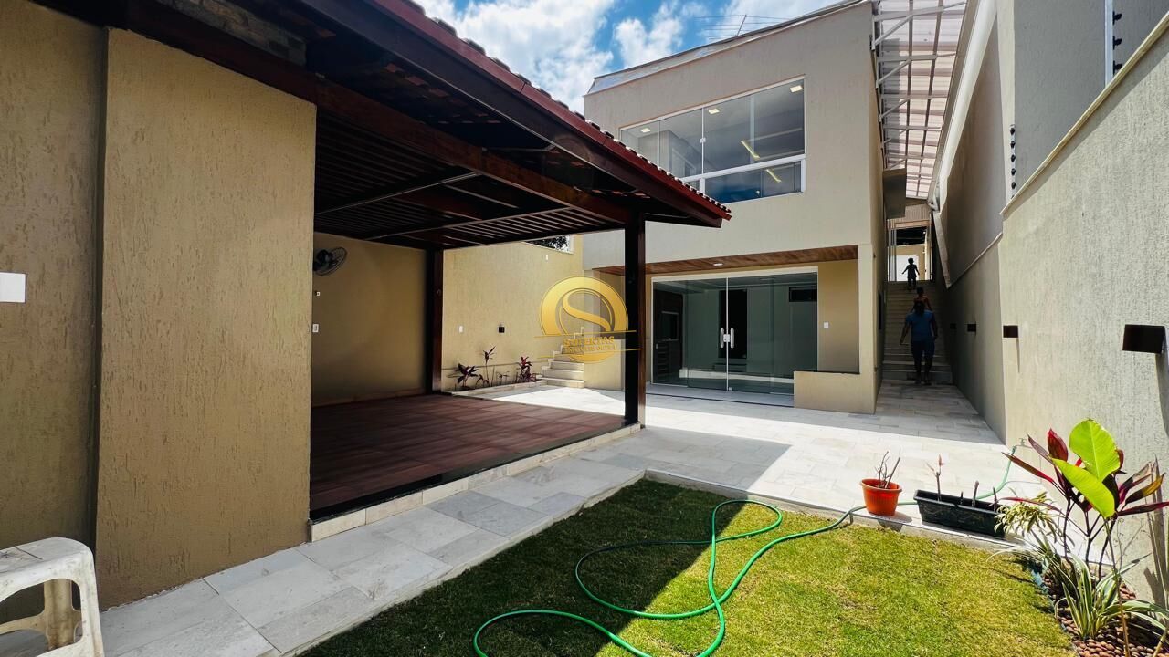 Casa, 5 quartos, 240 m² - Foto 1