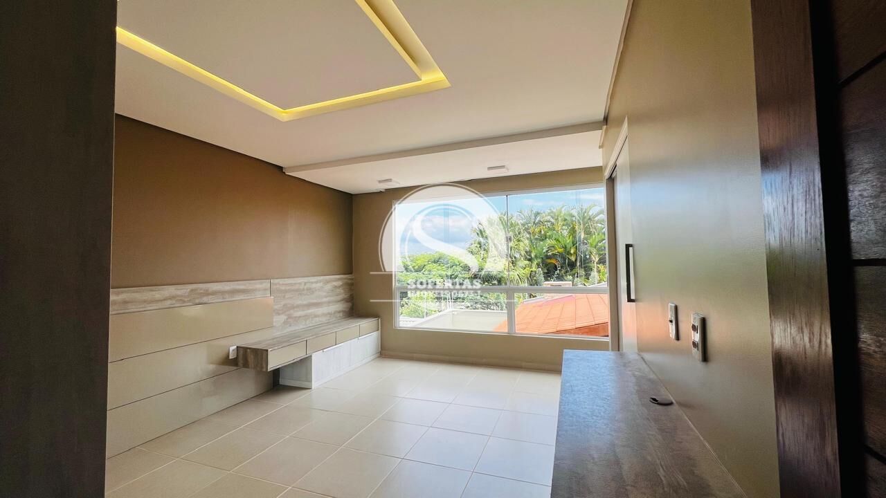 Casa à venda com 5 quartos, 240m² - Foto 5