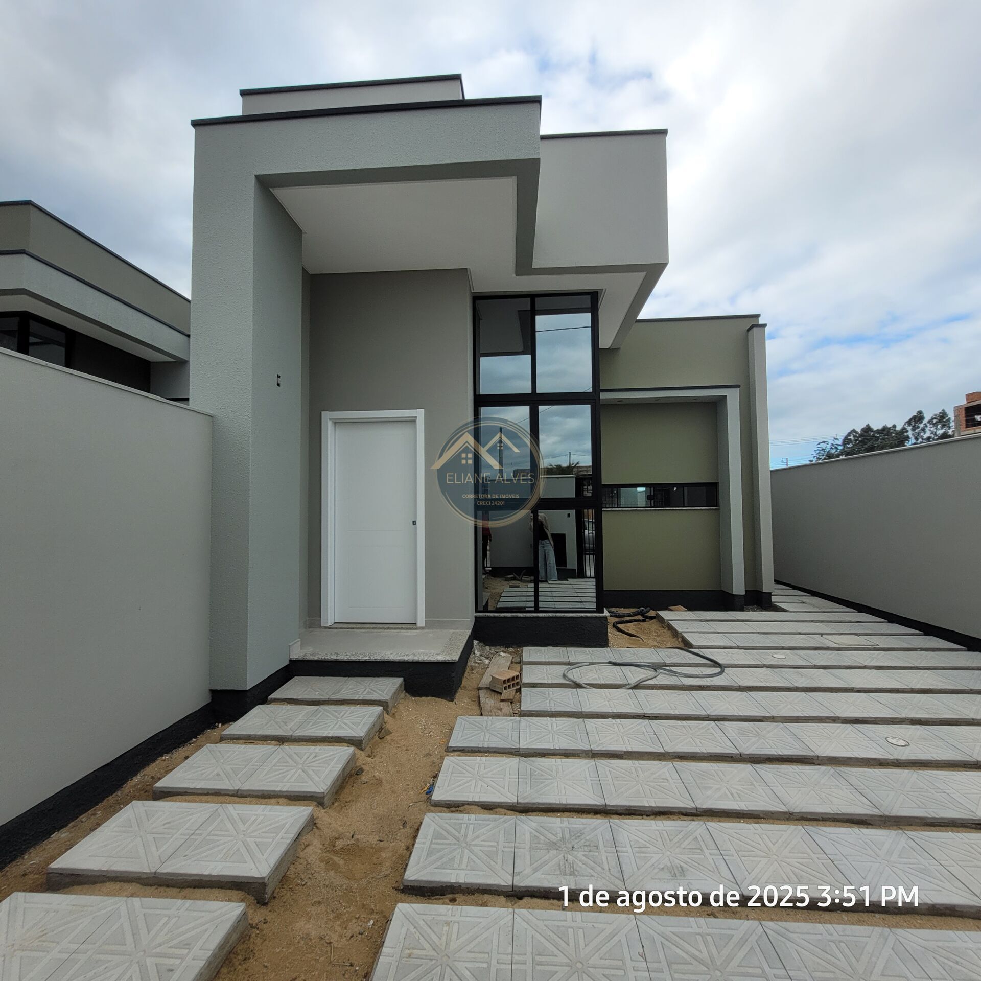Casa à venda com 3 quartos, 92m² - Foto 1